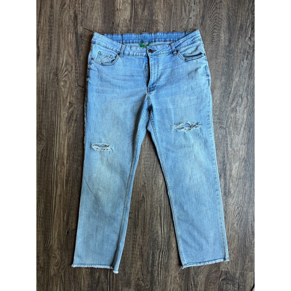 DIP Women’s Straight Leg Crop Jeans Sz 14 Distressed Knee Frayed Hem Lt Wash